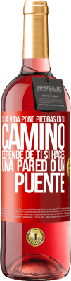 29,95 € Envío gratis | Vino Rosado Edición ROSÉ Si la vida pone piedras en tu camino, depende de ti si haces una pared o un puente Etiqueta Roja. Etiqueta personalizable Vino joven Cosecha 2023 Tempranillo