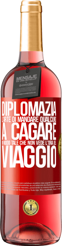 29,95 € Spedizione Gratuita | Vino rosato Edizione ROSÉ Diplomazia. L'arte di mandare qualcuno a cagare in modo tale che non vede l'ora del viaggio Etichetta Rossa. Etichetta personalizzabile Vino giovane Raccogliere 2024 Tempranillo