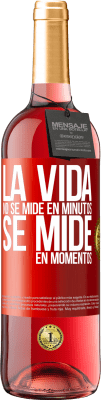 29,95 € Envío gratis | Vino Rosado Edición ROSÉ La vida no se mide en minutos, se mide en momentos Etiqueta Roja. Etiqueta personalizable Vino joven Cosecha 2024 Tempranillo