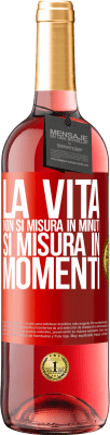 29,95 € Spedizione Gratuita | Vino rosato Edizione ROSÉ La vita non si misura in minuti, si misura in momenti Etichetta Rossa. Etichetta personalizzabile Vino giovane Raccogliere 2024 Tempranillo