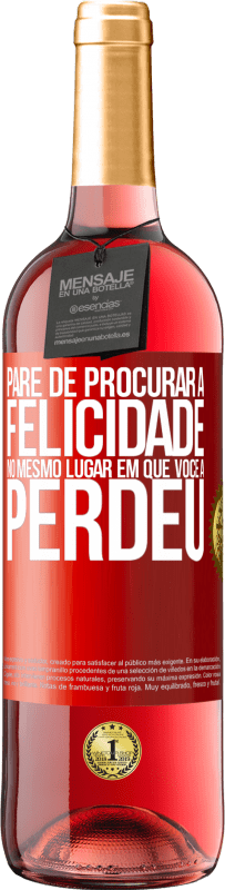 29,95 € Envio grátis | Vinho rosé Edição ROSÉ Pare de procurar a felicidade no mesmo lugar em que você a perdeu Etiqueta Vermelha. Etiqueta personalizável Vinho jovem Colheita 2025 Tempranillo
