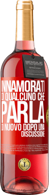 29,95 € Spedizione Gratuita | Vino rosato Edizione ROSÉ Innamorati di qualcuno che parla di nuovo dopo una discussione Etichetta Rossa. Etichetta personalizzabile Vino giovane Raccogliere 2024 Tempranillo