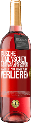 29,95 € Kostenloser Versand | Roséwein ROSÉ Ausgabe Tausche die Menschen, die deine Zeit verschwenden, gegen diejenigen aus, die dafür sorgen, dass du die Zeit aus den Augen verlie Rote Markierung. Anpassbares Etikett Junger Wein Ernte 2024 Tempranillo