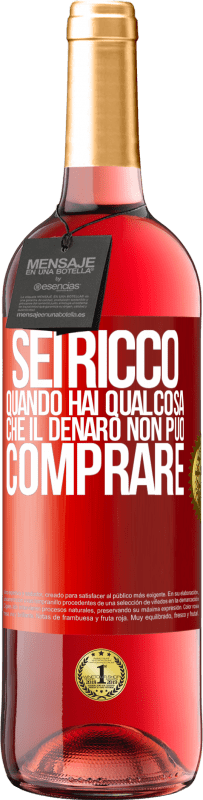 29,95 € Spedizione Gratuita | Vino rosato Edizione ROSÉ Sei ricco quando hai qualcosa che il denaro non può comprare Etichetta Rossa. Etichetta personalizzabile Vino giovane Raccogliere 2024 Tempranillo