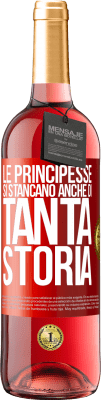 29,95 € Spedizione Gratuita | Vino rosato Edizione ROSÉ Le principesse si stancano anche di tanta storia Etichetta Rossa. Etichetta personalizzabile Vino giovane Raccogliere 2023 Tempranillo