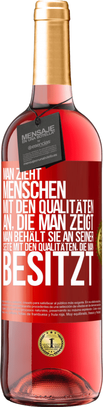 29,95 € Kostenloser Versand | Roséwein ROSÉ Ausgabe Man zieht Menschen mit den Qualitäten an, die man zeigt. Man behält sie an seiner Seite mit den Qualitäten, die man besitzt Rote Markierung. Anpassbares Etikett Junger Wein Ernte 2024 Tempranillo