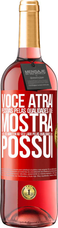 29,95 € Envio grátis | Vinho rosé Edição ROSÉ Você atrai pessoas pelas qualidades que mostra. Você os mantém ao seu lado pelas qualidades que possui Etiqueta Vermelha. Etiqueta personalizável Vinho jovem Colheita 2024 Tempranillo