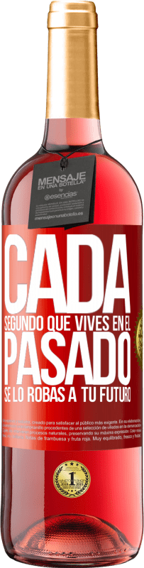 29,95 € Envío gratis | Vino Rosado Edición ROSÉ Cada segundo que vives en el pasado, se lo robas a tu futuro Etiqueta Roja. Etiqueta personalizable Vino joven Cosecha 2024 Tempranillo