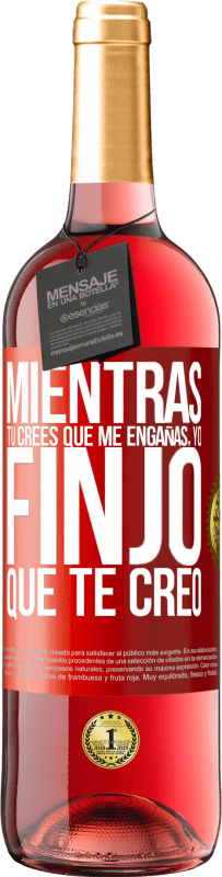 29,95 € Envío gratis | Vino Rosado Edición ROSÉ Mientras tú crees que me engañas, yo finjo que te creo Etiqueta Roja. Etiqueta personalizable Vino joven Cosecha 2024 Tempranillo