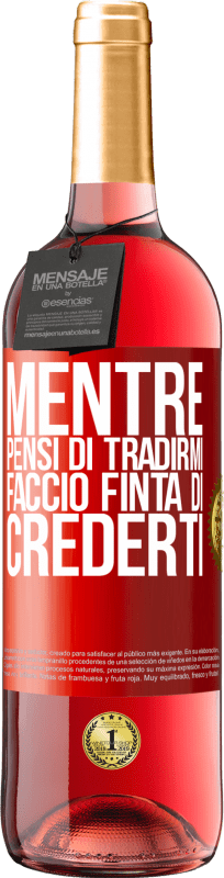 29,95 € Spedizione Gratuita | Vino rosato Edizione ROSÉ Mentre pensi di tradirmi, faccio finta di crederti Etichetta Rossa. Etichetta personalizzabile Vino giovane Raccogliere 2024 Tempranillo