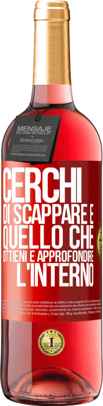 29,95 € Spedizione Gratuita | Vino rosato Edizione ROSÉ Cerchi di scappare e quello che ottieni è approfondire l'interno Etichetta Rossa. Etichetta personalizzabile Vino giovane Raccogliere 2024 Tempranillo