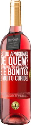 29,95 € Envio grátis | Vinho rosé Edição ROSÉ Estou apaixonado. De quem? De uma mulher muito curiosa. E é bonito? É muito curioso Etiqueta Vermelha. Etiqueta personalizável Vinho jovem Colheita 2024 Tempranillo