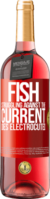 29,95 € Free Shipping | Rosé Wine ROSÉ Edition Fish struggling against the current, dies electrocuted Red Label. Customizable label Young wine Harvest 2024 Tempranillo