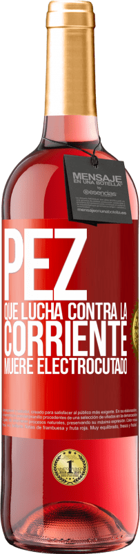 29,95 € Envío gratis | Vino Rosado Edición ROSÉ Pez que lucha contra la corriente, muere electrocutado Etiqueta Roja. Etiqueta personalizable Vino joven Cosecha 2024 Tempranillo