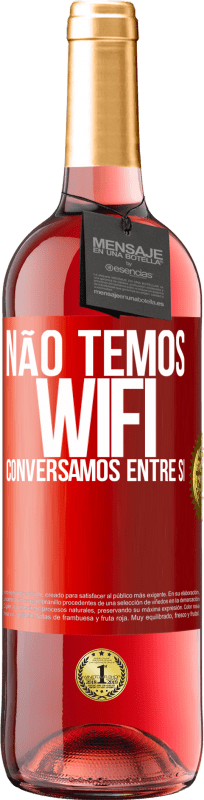 29,95 € Envio grátis | Vinho rosé Edição ROSÉ Não temos WiFi, conversamos entre si Etiqueta Vermelha. Etiqueta personalizável Vinho jovem Colheita 2024 Tempranillo