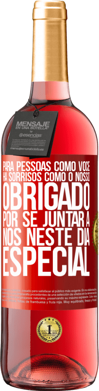 29,95 € Envio grátis | Vinho rosé Edição ROSÉ Para pessoas como você, há sorrisos como o nosso. Obrigado por se juntar a nós neste dia especial Etiqueta Vermelha. Etiqueta personalizável Vinho jovem Colheita 2024 Tempranillo