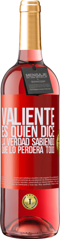 29,95 € Envío gratis | Vino Rosado Edición ROSÉ Valiente es quien dice la verdad sabiendo que lo perderá todo Etiqueta Roja. Etiqueta personalizable Vino joven Cosecha 2024 Tempranillo