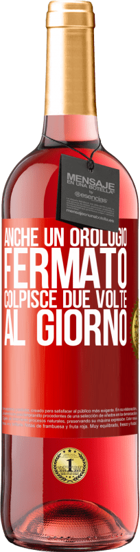 29,95 € Spedizione Gratuita | Vino rosato Edizione ROSÉ Anche un orologio fermato colpisce due volte al giorno Etichetta Rossa. Etichetta personalizzabile Vino giovane Raccogliere 2024 Tempranillo