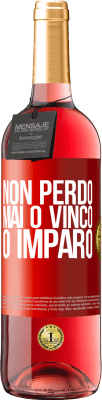 29,95 € Spedizione Gratuita | Vino rosato Edizione ROSÉ Non perdo mai O vinco o imparo Etichetta Rossa. Etichetta personalizzabile Vino giovane Raccogliere 2024 Tempranillo