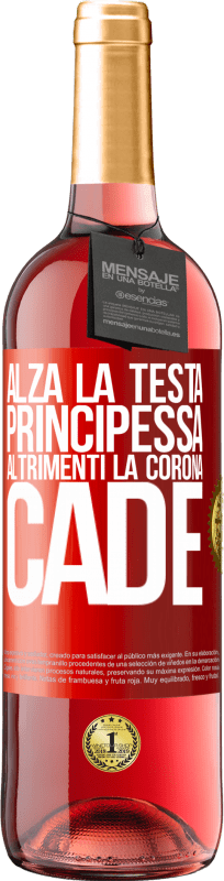 29,95 € Spedizione Gratuita | Vino rosato Edizione ROSÉ Alza la testa, principessa. Altrimenti la corona cade Etichetta Rossa. Etichetta personalizzabile Vino giovane Raccogliere 2024 Tempranillo