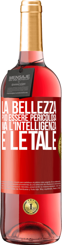 29,95 € Spedizione Gratuita | Vino rosato Edizione ROSÉ La bellezza può essere pericolosa, ma l'intelligenza è letale Etichetta Rossa. Etichetta personalizzabile Vino giovane Raccogliere 2024 Tempranillo