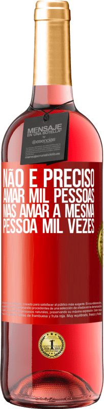 29,95 € Envio grátis | Vinho rosé Edição ROSÉ Não é preciso amar mil pessoas, mas amar a mesma pessoa mil vezes Etiqueta Vermelha. Etiqueta personalizável Vinho jovem Colheita 2023 Tempranillo