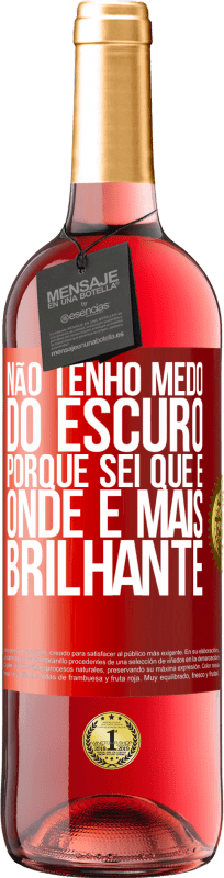 29,95 € Envio grátis | Vinho rosé Edição ROSÉ Não tenho medo do escuro, porque sei que é onde é mais brilhante Etiqueta Vermelha. Etiqueta personalizável Vinho jovem Colheita 2024 Tempranillo