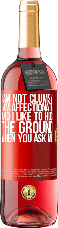 29,95 € Free Shipping | Rosé Wine ROSÉ Edition I am not clumsy, I am affectionate, and I like to hug the ground when you ask me Red Label. Customizable label Young wine Harvest 2025 Tempranillo