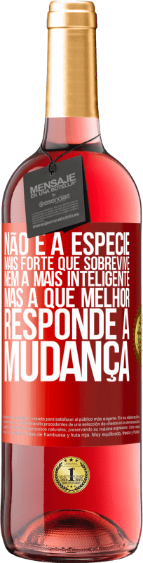 29,95 € Envio grátis | Vinho rosé Edição ROSÉ Não é a espécie mais forte que sobrevive, nem a mais inteligente, mas a que melhor responde à mudança Etiqueta Vermelha. Etiqueta personalizável Vinho jovem Colheita 2025 Tempranillo