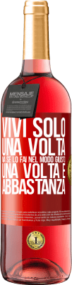 29,95 € Spedizione Gratuita | Vino rosato Edizione ROSÉ Vivi solo una volta, ma se lo fai nel modo giusto, una volta è abbastanza Etichetta Rossa. Etichetta personalizzabile Vino giovane Raccogliere 2023 Tempranillo