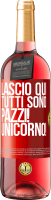 29,95 € Spedizione Gratuita | Vino rosato Edizione ROSÉ Lascio qui, tutti sono pazzi! Unicorno! Etichetta Rossa. Etichetta personalizzabile Vino giovane Raccogliere 2024 Tempranillo