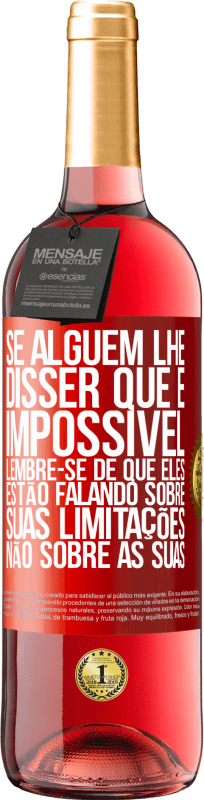 29,95 € Envio grátis | Vinho rosé Edição ROSÉ Se alguém lhe disser que é impossível, lembre-se de que eles estão falando sobre suas limitações, não sobre as suas Etiqueta Vermelha. Etiqueta personalizável Vinho jovem Colheita 2025 Tempranillo