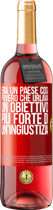 29,95 € Spedizione Gratuita | Vino rosato Edizione ROSÉ Era un paese così povero che urlava un obiettivo più forte di un'ingiustizia Etichetta Rossa. Etichetta personalizzabile Vino giovane Raccogliere 2024 Tempranillo