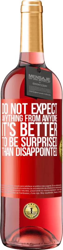 29,95 € 免费送货 | 桃红葡萄酒 ROSÉ版 不要期望任何人有任何东西。感到惊讶总比失望好 红色标签. 可自定义的标签 青年酒 收成 2025 Tempranillo