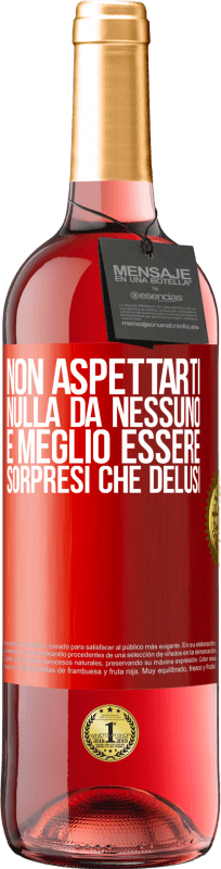 29,95 € Spedizione Gratuita | Vino rosato Edizione ROSÉ Non aspettarti nulla da nessuno. È meglio essere sorpresi che delusi Etichetta Rossa. Etichetta personalizzabile Vino giovane Raccogliere 2024 Tempranillo