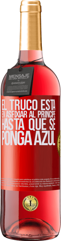 29,95 € Envío gratis | Vino Rosado Edición ROSÉ El truco está en axfisiar al príncipe hasta que se ponga azul Etiqueta Roja. Etiqueta personalizable Vino joven Cosecha 2024 Tempranillo