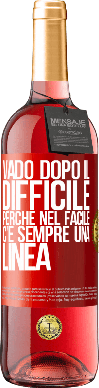 29,95 € Spedizione Gratuita | Vino rosato Edizione ROSÉ Vado dopo il difficile, perché nel facile c'è sempre una linea Etichetta Rossa. Etichetta personalizzabile Vino giovane Raccogliere 2024 Tempranillo