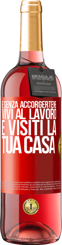 29,95 € Spedizione Gratuita | Vino rosato Edizione ROSÉ E senza accorgertene, vivi al lavoro e visiti la tua casa Etichetta Rossa. Etichetta personalizzabile Vino giovane Raccogliere 2024 Tempranillo