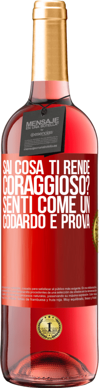 29,95 € Spedizione Gratuita | Vino rosato Edizione ROSÉ sai cosa ti rende coraggioso? Senti come un codardo e prova Etichetta Rossa. Etichetta personalizzabile Vino giovane Raccogliere 2024 Tempranillo