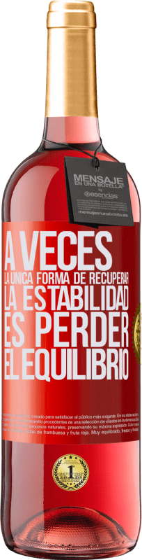 29,95 € Envío gratis | Vino Rosado Edición ROSÉ A veces, la única forma de recuperar la estabilidad, es perder el equilibrio Etiqueta Roja. Etiqueta personalizable Vino joven Cosecha 2024 Tempranillo