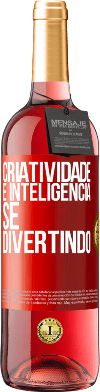 29,95 € Envio grátis | Vinho rosé Edição ROSÉ Criatividade é inteligência se divertindo Etiqueta Vermelha. Etiqueta personalizável Vinho jovem Colheita 2024 Tempranillo