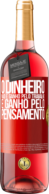 29,95 € Envio grátis | Vinho rosé Edição ROSÉ O dinheiro não é ganho pelo trabalho, é ganho pelo pensamento Etiqueta Vermelha. Etiqueta personalizável Vinho jovem Colheita 2024 Tempranillo