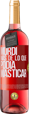 29,95 € Envío gratis | Vino Rosado Edición ROSÉ Mordí más de lo que podía masticar Etiqueta Roja. Etiqueta personalizable Vino joven Cosecha 2024 Tempranillo