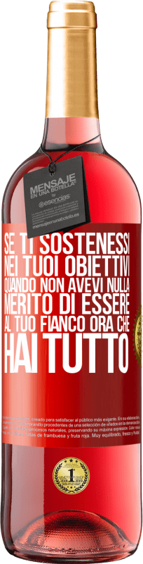 29,95 € Spedizione Gratuita | Vino rosato Edizione ROSÉ Se ti sostenessi nei tuoi obiettivi quando non avevi nulla, merito di essere al tuo fianco ora che hai tutto Etichetta Rossa. Etichetta personalizzabile Vino giovane Raccogliere 2024 Tempranillo