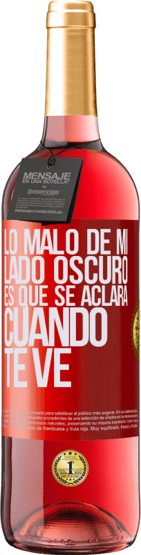 29,95 € Envío gratis | Vino Rosado Edición ROSÉ Lo malo de mi lado oscuro es que se aclara cuando te ve Etiqueta Roja. Etiqueta personalizable Vino joven Cosecha 2025 Tempranillo