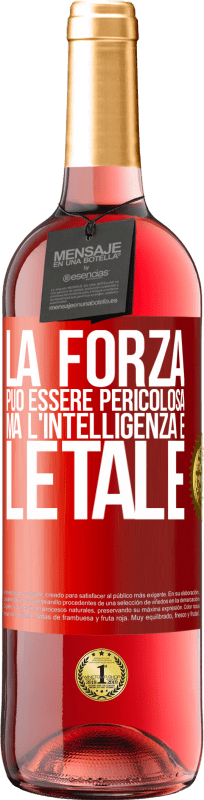 29,95 € Spedizione Gratuita | Vino rosato Edizione ROSÉ La forza può essere pericolosa, ma l'intelligenza è letale Etichetta Rossa. Etichetta personalizzabile Vino giovane Raccogliere 2024 Tempranillo