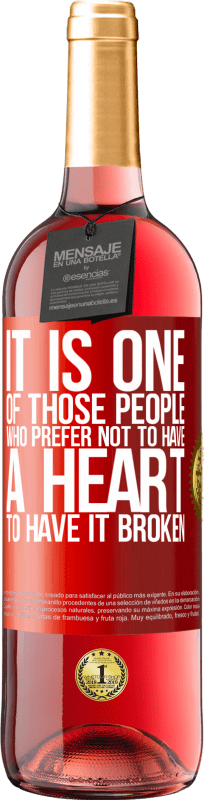 29,95 € Free Shipping | Rosé Wine ROSÉ Edition It is one of those people who prefer not to have a heart to have it broken Red Label. Customizable label Young wine Harvest 2025 Tempranillo
