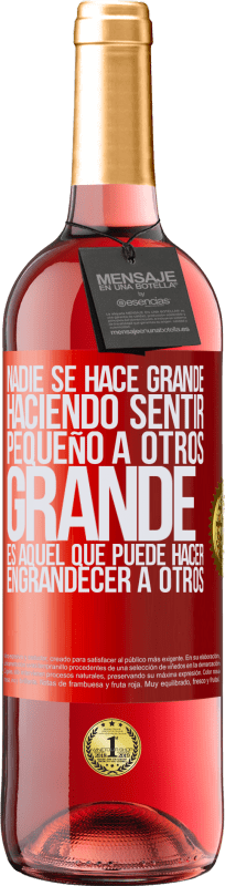 29,95 € Envío gratis | Vino Rosado Edición ROSÉ Nadie se hace grande haciendo sentir pequeño a otros. Grande es aquel que puede hacer engrandecer a otros Etiqueta Roja. Etiqueta personalizable Vino joven Cosecha 2024 Tempranillo