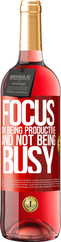 29,95 € 免费送货 | 桃红葡萄酒 ROSÉ版 专注于生产力和不忙 红色标签. 可自定义的标签 青年酒 收成 2025 Tempranillo