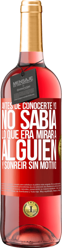 29,95 € Envío gratis | Vino Rosado Edición ROSÉ Antes de conocerte, yo no sabía lo que era mirar a alguien y sonreir sin motivo Etiqueta Roja. Etiqueta personalizable Vino joven Cosecha 2024 Tempranillo